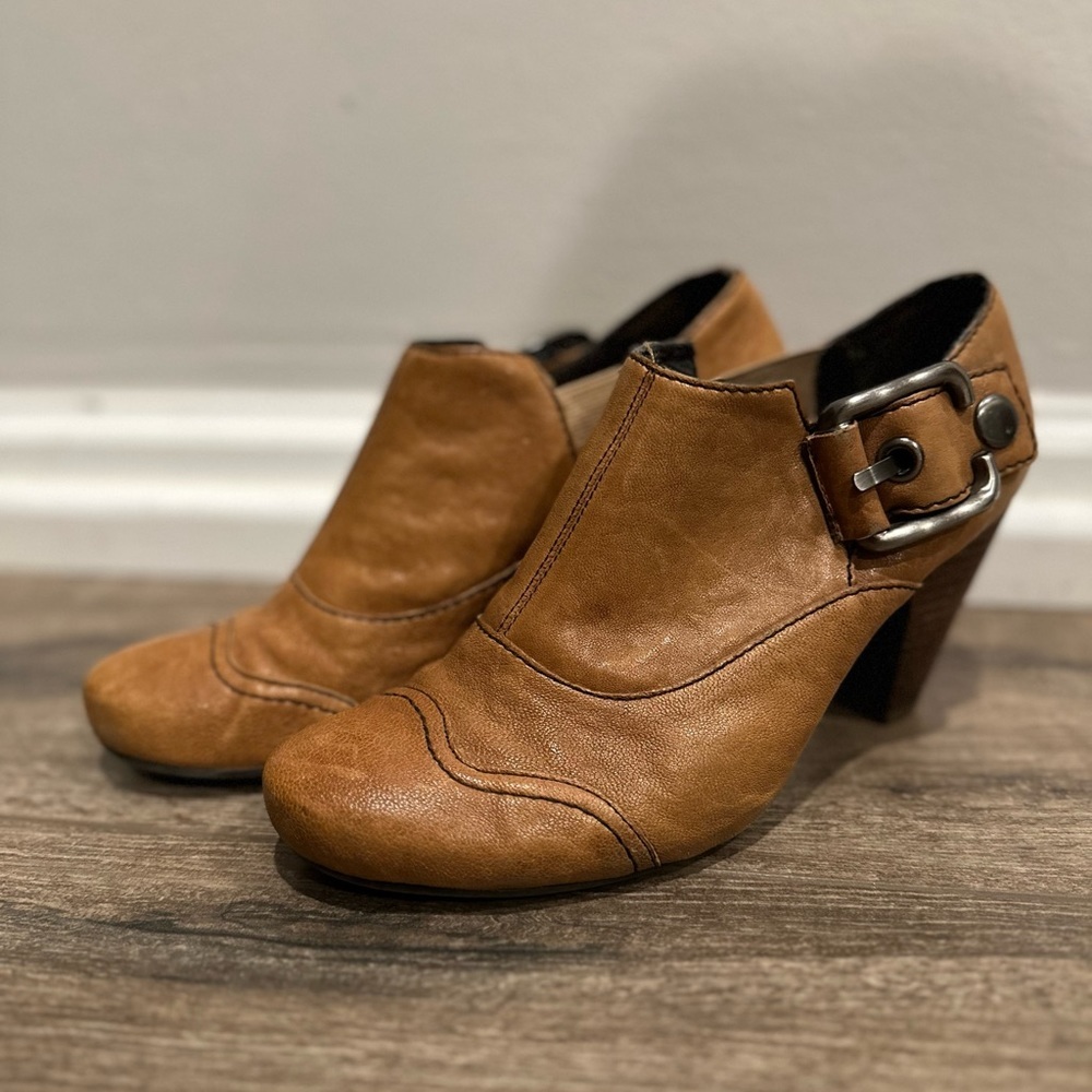 nicole Bitter Leather‎ Light Brown Buckle Bootie